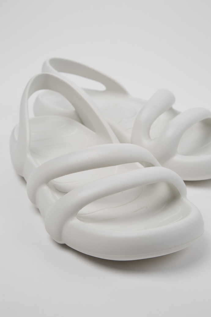 Camper Kobarah Flat Wide - Weißer Herrensandalette aus Textil.