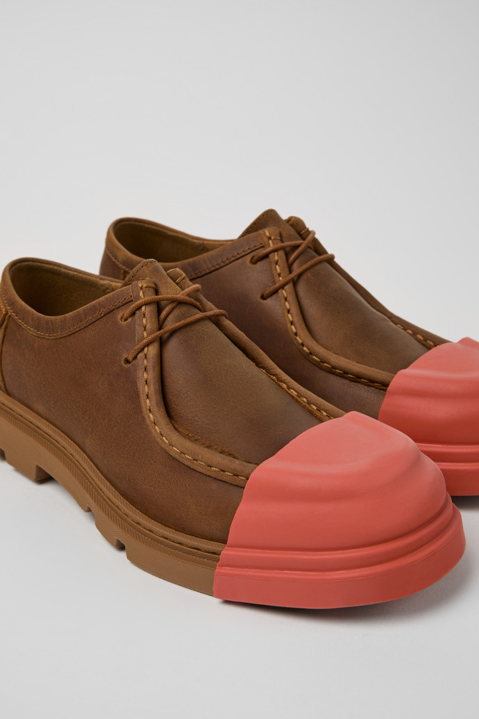 Camper Junction - Brauner Damenschuh aus regeneriertem Rindsleder.