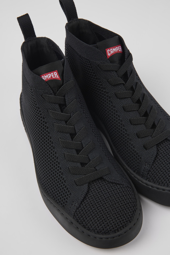 Camper Peu Touring - Schwarzer Damenstricksneaker aus einem Stück