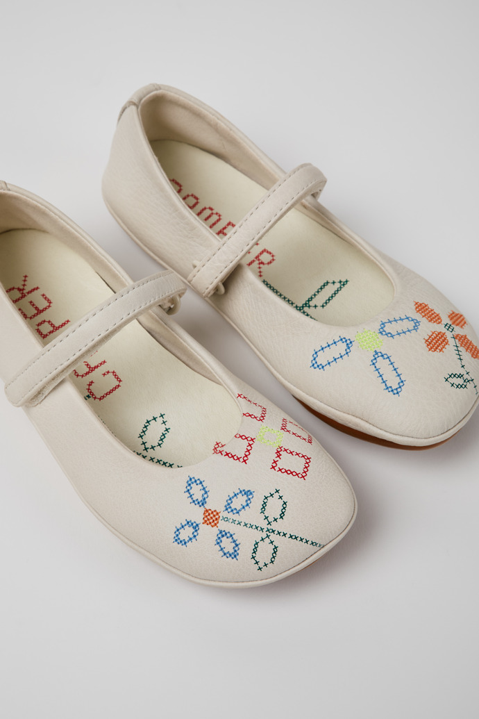 Camper Twins - Weißer Lederballerina für Kinder.
