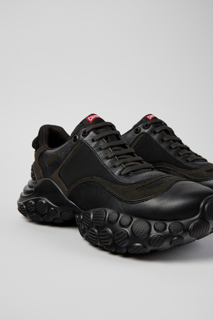 Camper Pelotas Mars - Schwarzer Herrensneaker aus Textil/Leder